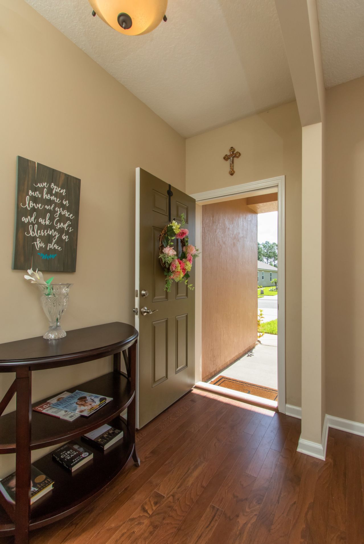 High Ceilings & Hardwood Floors