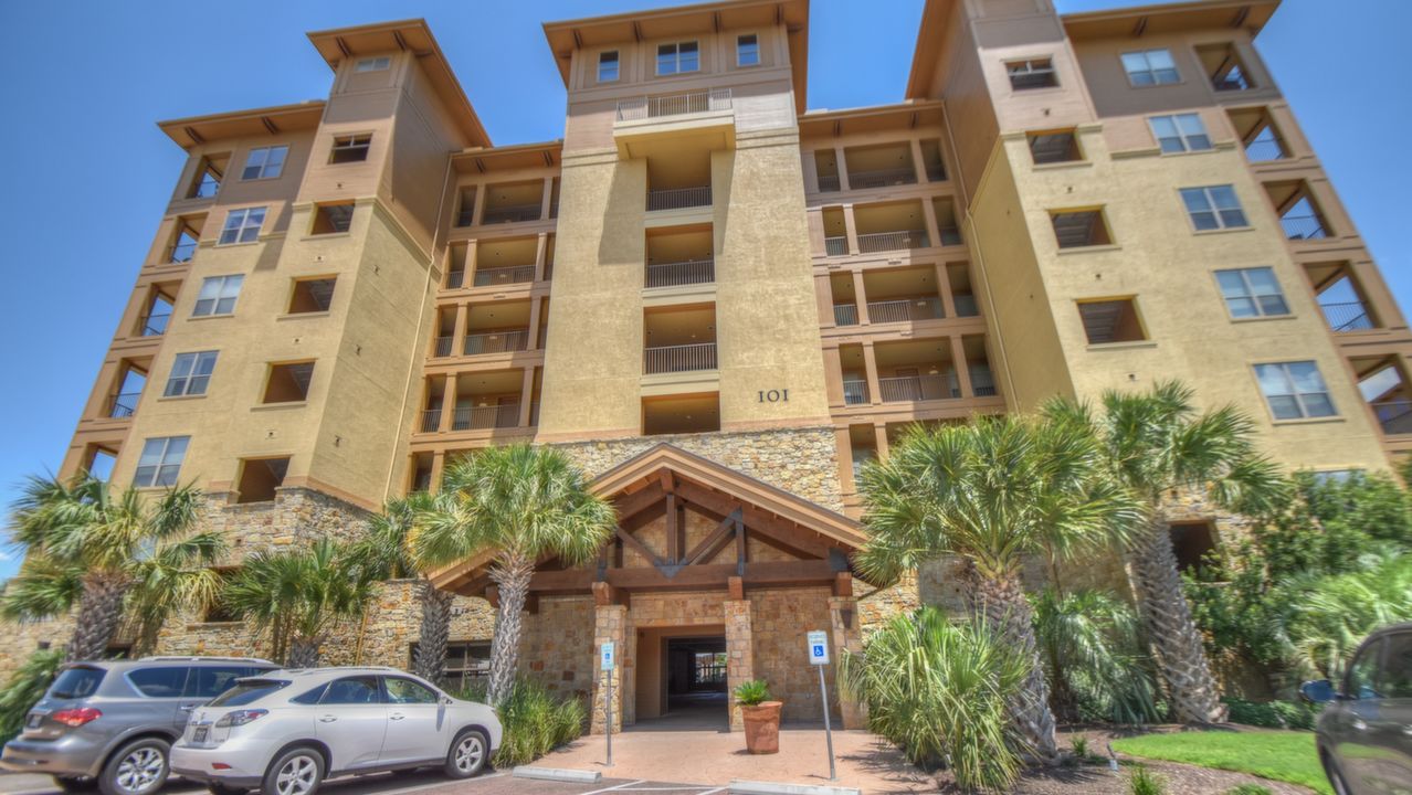 101 West Bank #15, Horseshoe Bay, TX, 78657 Scene 1