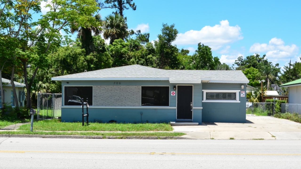 306 S Spring Garden Ave, DeLand, FL, 32720 Scene 1