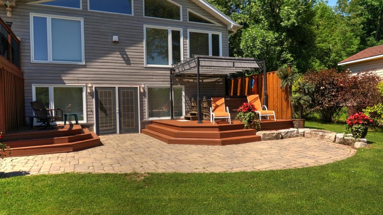 Stone patio & Hot Tub