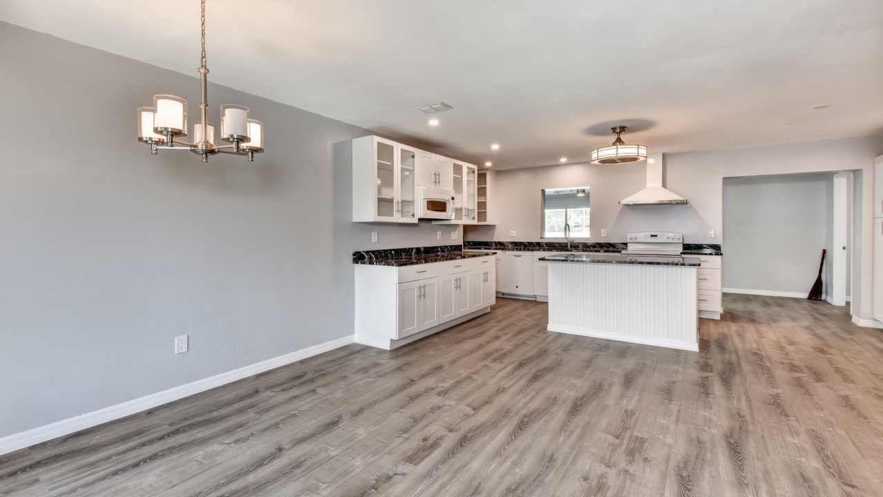 Living Room/Kitchen