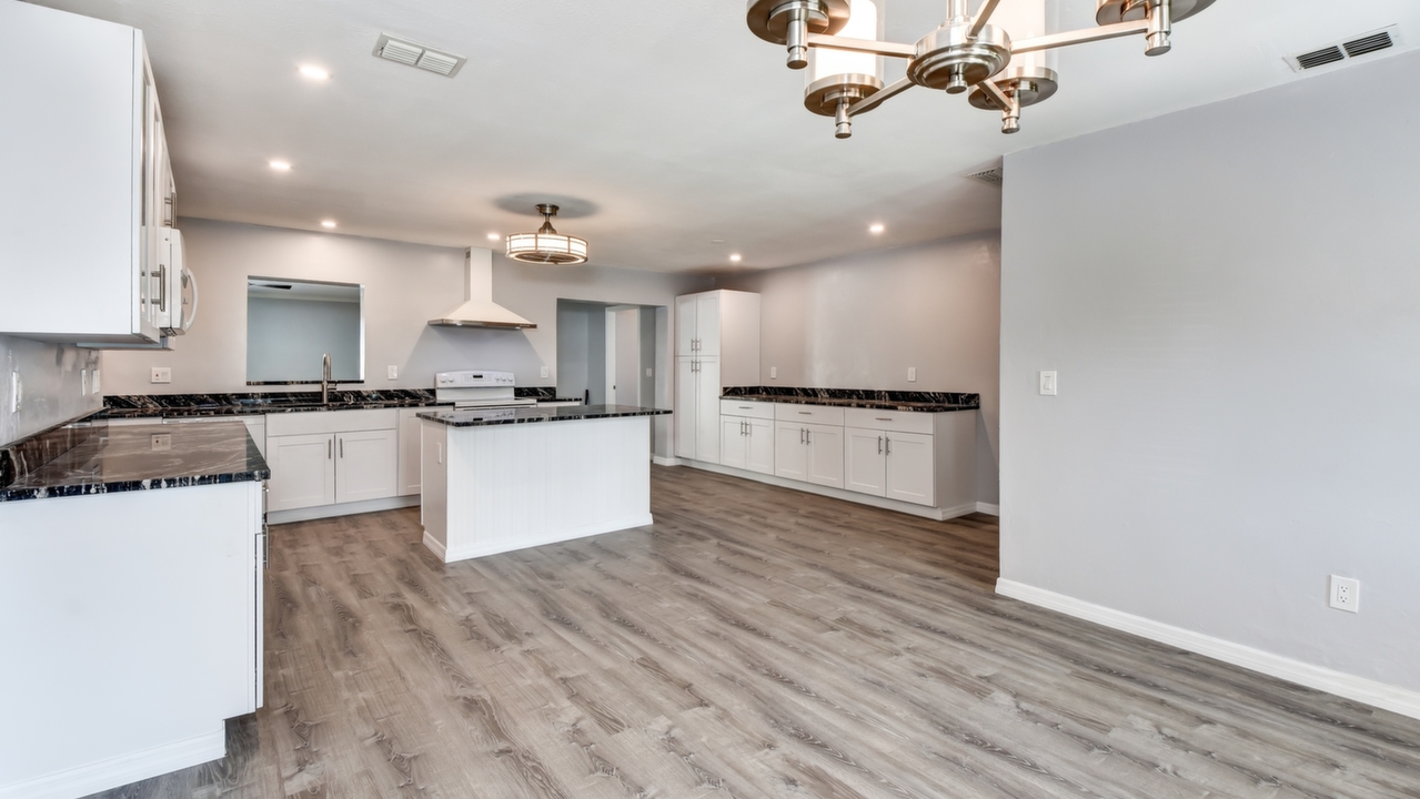 Living Room/Kitchen