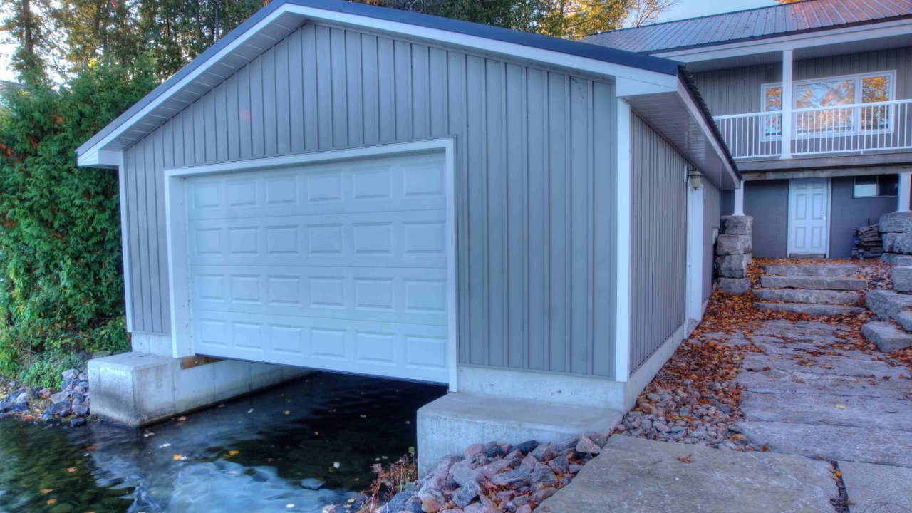 Wet boathouse