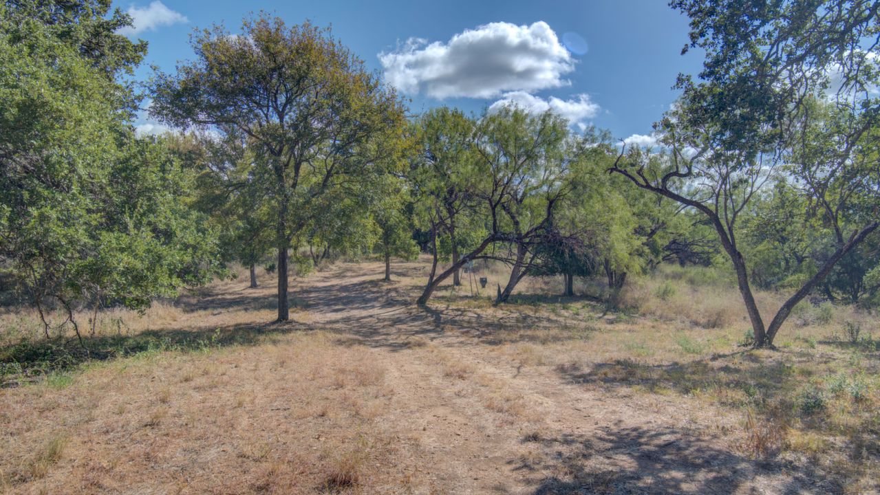 Glendale Rd, Spicewood, TX, 78669 Scene 3