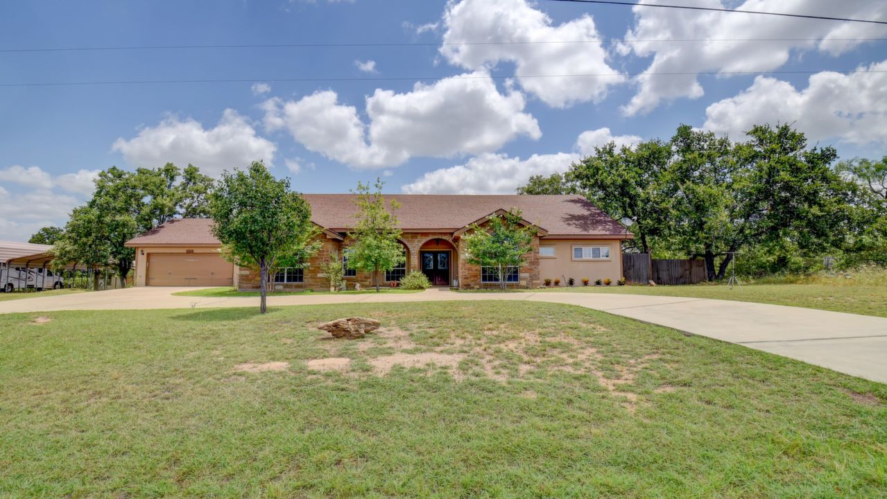 1610 Skyline Dr, Kingsland, TX, 78639 Scene 1