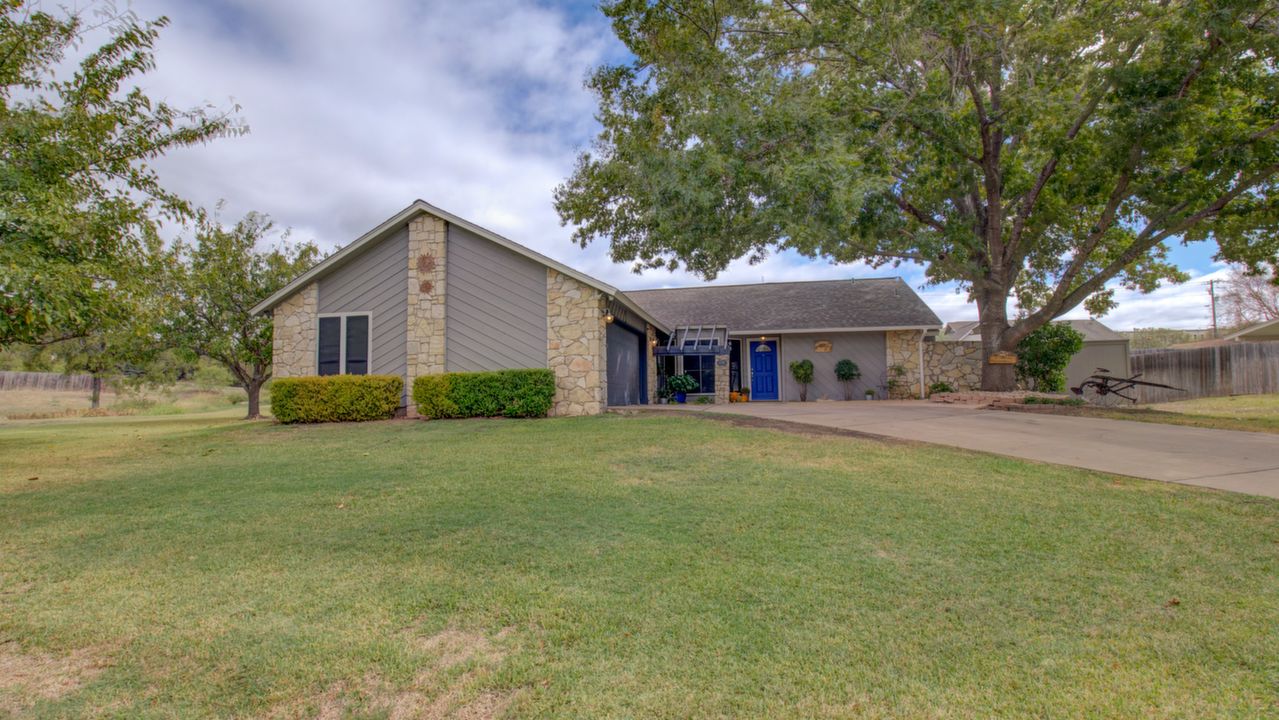 1301 Sunset Dr, Marble Falls, TX, 78654 Scene 1