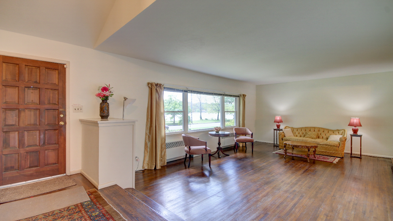 Foyer-Living Room