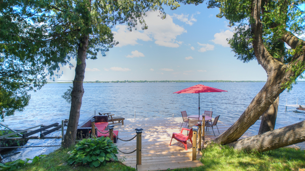 Fabulous lakeside deck