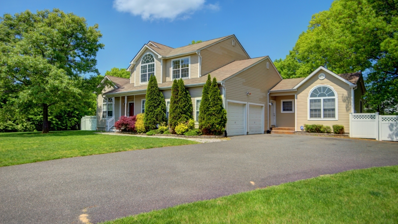 Front of House/Garage View