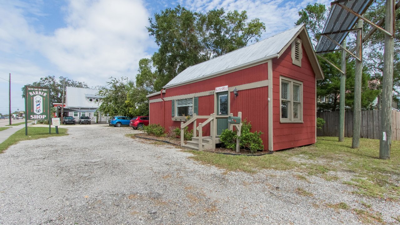 CHARMING 1960 BUILDING