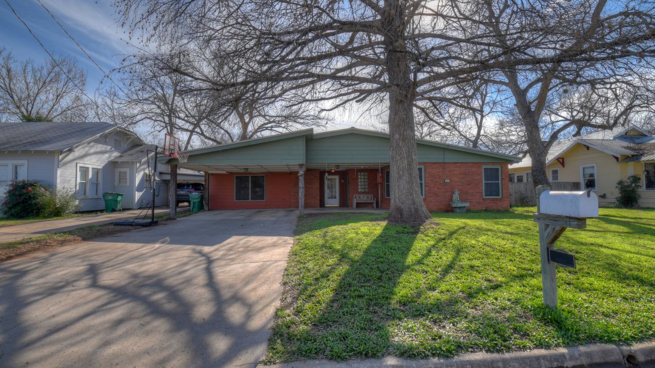 204 E Luce, Llano, TX, 78643 Scene 1