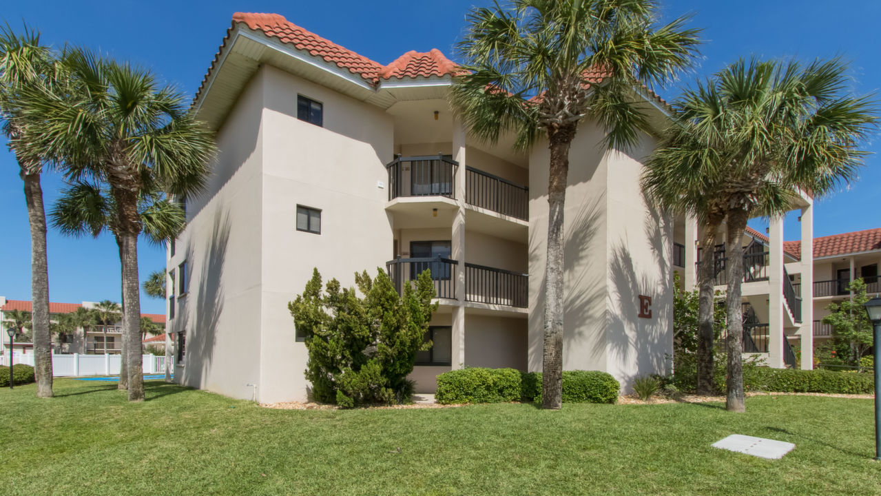 AN OCEANFRONT COMPLEX